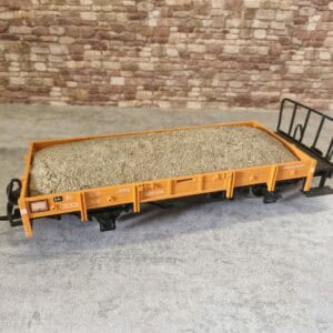 LGB Güterwagen Orange mit Bremserbühne, Ladegut