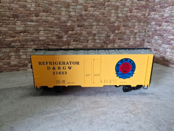 Piko 38826 Box Car D&RGW
